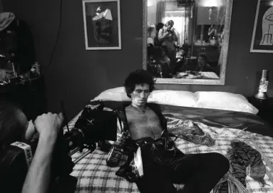  ??  ?? Keith lays back with Jack: from the ”Undercover” video shoot, Mexico City, 1983