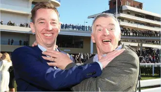  ??  ?? Ryan Tubridy enjoys a friendly grapple with Ryanair CEO Michael O’Leary at the racecourse