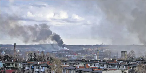  ?? AFP ?? Dark smoke rise following an air strike in the western Ukrainian city of Lviv, on Monday.