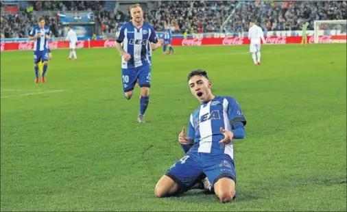  ??  ?? MATADOR. Munir, que celebra el decisivo tanto de la victoria ante el Deportivo, ya suma seis goles esta temporada con el Alavés.