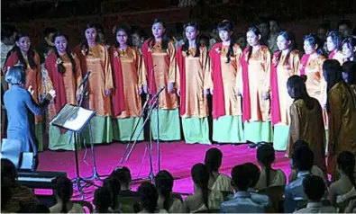  ??  ?? The Ladies Chorus performing at the Baguio Internatio­nal Music Festival.