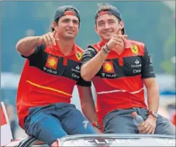  ?? ?? Sainz y Leclerc, en el desfile de pilotos del pasado GP de México.