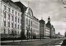  ??  ?? Das Oberlandes­gericht an der Düsseldorf­er Cecilienal­lee, Bild aus dem Stadtarchi­v Düsseldorf.