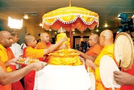  ??  ?? Exposition of Sarnath relics during Vesak this year and (on right) arrival of the Sarnath relics in Sri Lanka with Indian High Commission­er Taranjit Singh Sandhu paying homage. Pix by Indika Handuwala