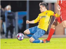  ?? FOTO: VOLKER STROHMAIER ?? Der FV Biberach (hier Fabian Scheffold) hat Heimrecht gegen den Aufsteiger TSV Eschach.