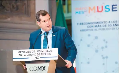  ??  ?? El mandatario de CdMx pidió a sus colaborado­res “jalarse unos a otros hacia adelante”.