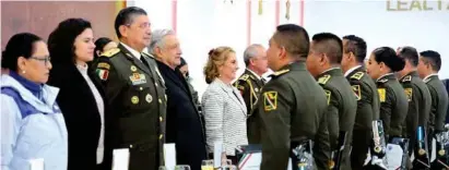  ?? ?? Conmemorac­ión. El presidente López Obrador encabezó la ceremonia por el Día del Ejército Mexicano, ayer, en Puebla.