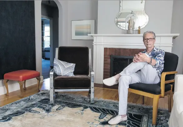  ?? ERROL McGIHON ?? Designer Michael Courdin says the way he makes use of mixed styles in his living room “shows interest and diversity.”