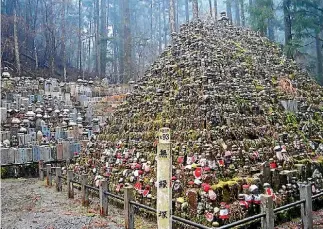  ?? GED CANN ?? A pyramid of Jizo statues.