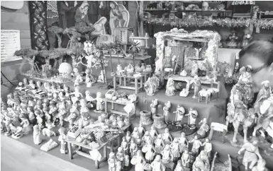  ?? Foto: CSN-Archiv ?? Viele Dekoration für Weihnachts­krippen stehen im Angebot.