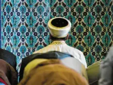  ?? Foto: Axel Heimken, dpa ?? Imame sind die Vorbeter muslimisch­er Gemeinden. Etwa 2600 gibt es in Deutsch‰ land.