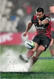  ??  ?? Richie Mo’unga and the Crusaders have made a big splash in this year’s competitio­n.