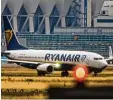  ?? Foto: dpa ?? Auch die deutschen Ryanair Piloten wol len streiken.