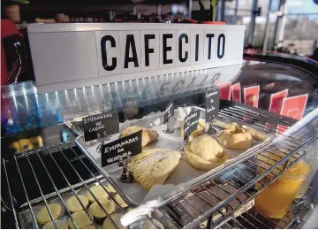  ?? EDDIE MOORE/JOURNAL ?? A tray of empanadas at Cafecito in Santa Fe.