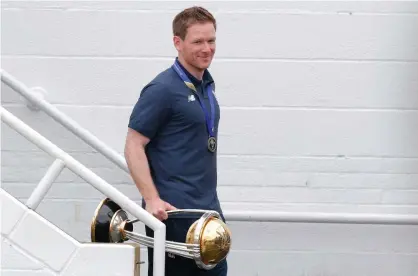  ??  ?? Eoin Morgan carries the World Cup at the Oval on Monday. Photograph: Tom Jenkins/The Guardian