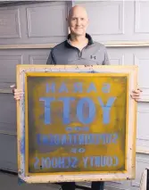  ?? GREG SORBER/JOURNAL ?? Clayton Moore holds silk-screen template for a political sign for his greatgrand­mother, Sarah Yott.