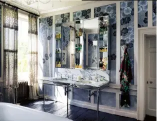  ??  ?? Right Kate Moss with her hand-painted wallpaper design, Anemones in Light, now hanging in the supermodel’s artdeco-inspired bathroom