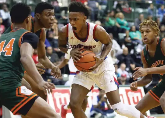  ?? KEVIN TANAKA/FOR THE SUN-TIMES ?? Curie’s DaJuan Gordon, who had 28 points and six rebounds, draws a trio of Morgan Park defenders. Gordon is a Kansas State recruit.