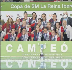  ?? FOTO: PERE PUNTÍ ?? El CN Mataró, campeón por segunda vez de la Copa de la Reina de waterpolo