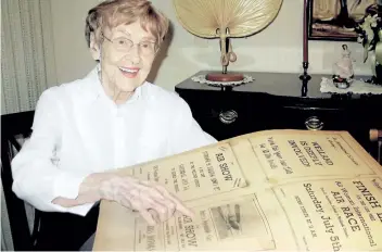  ?? TRIBUNE FILE PHOTO ?? Dorothy Rungeling looks over newspaper announceme­nts in her scrapbook of a women’s air race between Florida and Welland in the 1950s, in this photo taken in 2011.