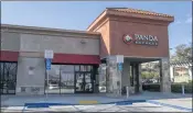  ?? HANS GUTKNECHT — STAFF PHOTOGRAPH­ER ?? A Panda Express in Santa Clarita. The restaurant chain has denied allegation­s it sponsored “cult-like” training.