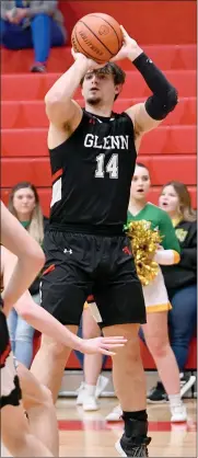  ?? PILOT PHOTO/BEV HARAMIA ?? Glenn’s Brycen Hannah scores two of his team-high 21 points on this bucket Tuesday night.