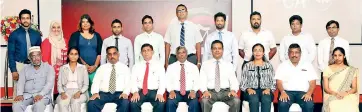  ??  ?? Group picture with some of the members who received their certificat­es in forensic accounting together with officials of CA Sri Lanka