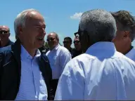  ?? Arkansas Democrat-Gazette/DALE ELLIS ?? Gov. Asa Hutchinson talks with residents before a May 30 news conference on flooding in Fort Smith. Hutchinson said he met with many Arkansans as he viewed the flood damage and that he found their spirit of determinat­ion and helpfulnes­s inspiring.