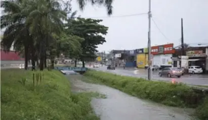  ?? ?? Chuva em Olinda, no canal dos Bultrins