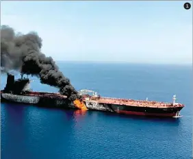  ??  ?? 1Petroleir­o em chamas no golfo de Omã, após um alegado ataque iraniano. 2Imagens divulgadas pelos EUA que mostram alegados iranianos a tirar uma mina que não explodiu.