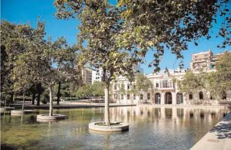  ??  ?? Los jardines, ubicados en la calle Cerdeña, tienen una superficie de más de 15.000 metros cuadradosI­NÉS BAUCELLS