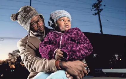  ?? MAX GERSH / THE COMMERCIAL APPEAL ?? Keland Nance talks to his granddaugh­ter, Nautica Powell, 3, earlier this week at his property on the corner of Florida Street and East Mallory Avenue in Memphis. Nance’s daughter, Jermeisha Nance, was killed in a shooting on Nov. 7.