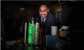  ?? Bloomberg/Getty Images ?? Prof Ronald Mallett with a ring laser at the University of Connecticu­t, in 2015. Photograph: