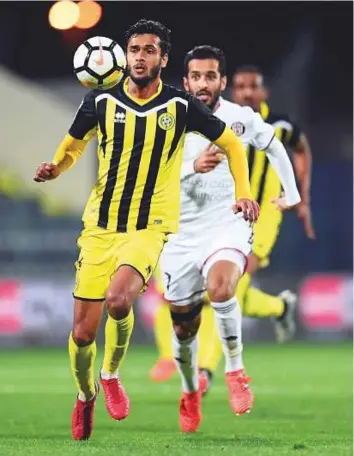  ?? Courtesy: Al Jazira ?? Mayed Obaid, the Ittihad Kalba midfielder (foreground), tries to keep Al Jazira’s Ali Mabkhout at bay during the President’s Cup match. Mabkhout scored the winner in Al Jazira’s 1-0 victory.