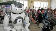  ?? ?? Nao ist ein humanoider Roboter. Auch er hat im VHS Bildungswe­rk Gotha viele Schülerinn­en und Schüler begeistert.