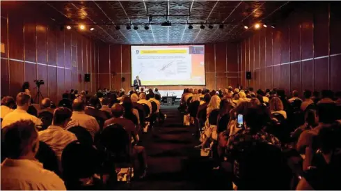  ?? ?? Dr. Joaquín Fernández, durante su presentaci­ón en el Congreso Panamerica­no de Oftalmolog­ía