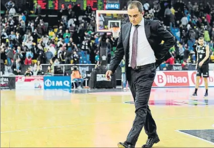  ?? FOTO: JUAN ECHEVERRIA ?? Preocupado Carles Duran confía en que el Bilbao Basket enderece el rumbo con una victoria ante el UCAM Murcia