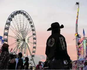  ?? Yi-Chin Lee/Staff photograph­er ?? The World’s Championsh­ip Bar-B-Que Contest draws a large and hungry crowd to the Houston Livestock Show and Rodeo.