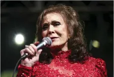  ?? Bild: RICH FURY ?? GER INTE TAPPT. 86-åriga Loretta Lynn fortsätter göra musik. Trots att hon fick en stroke förra året.