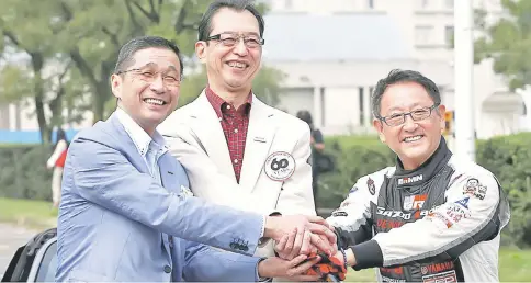  ?? Reuters photo ?? Nissan CCO Hiroto Saikawa (left), Toyota President Akio Toyoda (right) and Honda Chairman and Japan Automobile Manufactur­ers Associatio­n (JAMA) head Fumihiko Ike in an Oct 2015 file photo.—