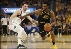 ?? NHAT V. MEYER — BAY AREA NEWS GROUP ?? The Golden State Warriors’ Andrew
Wiggins (22) dribbles against the Dallas Mavericks’ Luka Doncic (77) in the first quarter of a Western Conference Finals playoff game at the Chase Center in San Francisco on Wednesday.