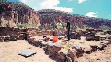  ?? SUSAN MONTOYA BRYAN/THE ASSOCIATED PRESS ?? Members of an all-Native American preservati­on team this past summer measure walls that are being repaired at Tyuonyi Pueblo at Bandelier National Monument near Los Alamos. The tribal youths participat­ed in the National Trust for Historic...