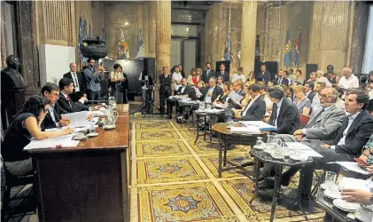  ?? JUAN MANUEL FOGLIA ?? Comisión. Debate en la Bicameral que dictaminó contra el decreto de Macri, el miércoles.