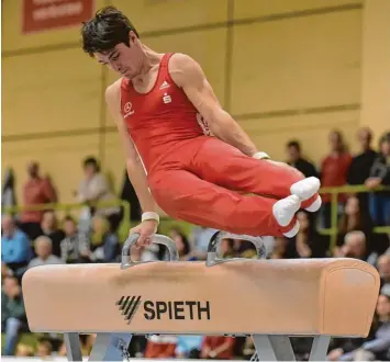  ?? Archivfoto: Jochen Aumann ?? Andreas Hofer punktete am Boden, hatte aber bei seiner Pauschenpf­erd Übung Pech und musste einmal vom Gerät.