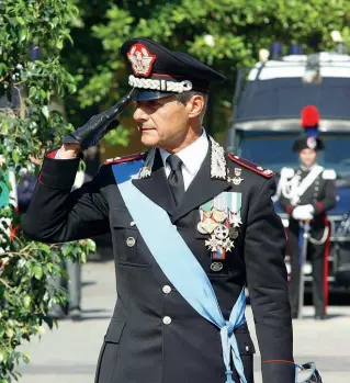  ??  ?? Comandante Il generale di brigata Emanuele Saltalamac­chia è a capo della Legione Toscana dell’Arma dei carabinier­i dal novembre del 2014