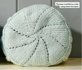  ?? ?? The base is knitted as a disk using clever increases