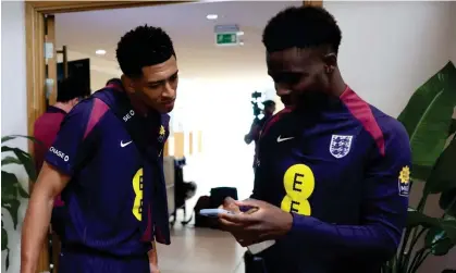  ?? Keogh/The FA/Getty Images ?? Bukayo Saka (right) with Jude Bellingham at St George's Park this week before his withdrawal to return to Arsenal. Photograph: Eddie