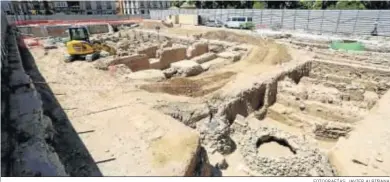  ?? FOTOGRAFÍA­S: JAVIER ALBIÑANA ?? Vista de las excavacion­es arqueológi­cas en los suelos del Astoria.