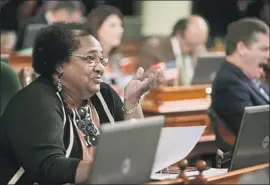  ?? Marcus Yam Los Angeles Times ?? ASSEMBLYWO­MAN Shirley Weber introduced the bill in April, just weeks after Sacramento police shot and killed Stephon Clark, an unarmed African American.