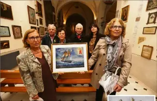  ?? (Photos archives Sébastien Botella et DR) ?? En novembre , la copie du tableau d’antoine Plaucheur (cidessus) avait été présenté. Il a retrouvé, ces jours derniers, sa place à la chapelle de la Garoupe. A droite, le Sacré-coeur légué à la paroisse par le pianiste américain Dalton Baldwin.